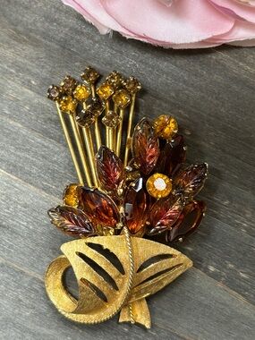 Gorgeous Vintage Amber Rhinestone and Gold Tone Brooch